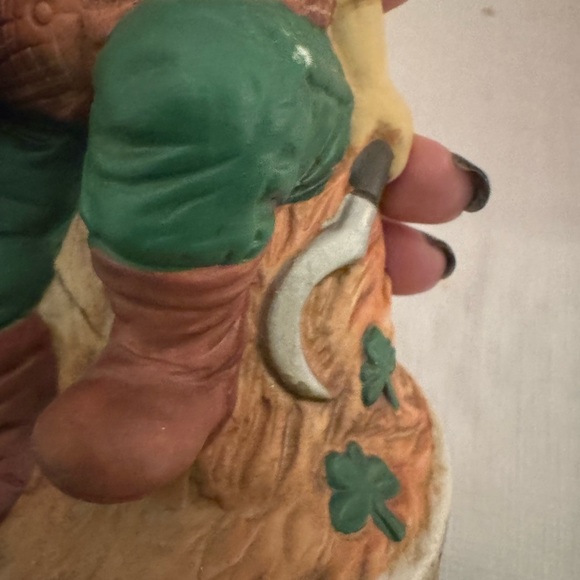 Vintage House of Lloyd Celtic "Patrick O' Santa" Figurine Music Box - Picture 8 of 14